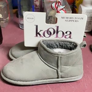 Kooba bedroom slippers size med 6 1/2- 71/2